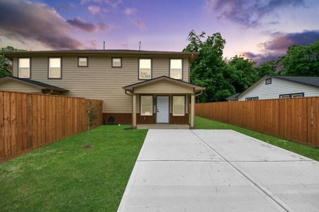 Building Photo - 2430 Dolly Wright St