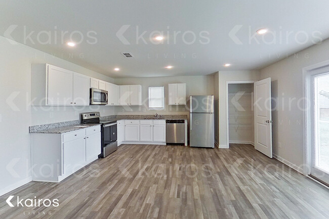 Building Photo - 100 Catalpa Rd.