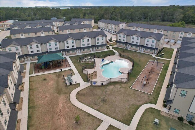 Building Photo - 12603 Telge Rd