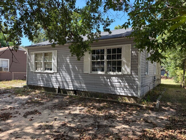Foto del edificio - 2726 Lakehurst Ave