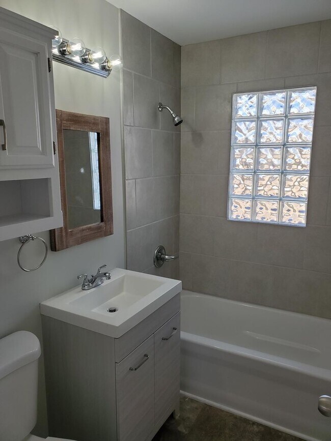 Foto del edificio - Like New 3 bedroom 1.5 bath  Ranch Near Ke...