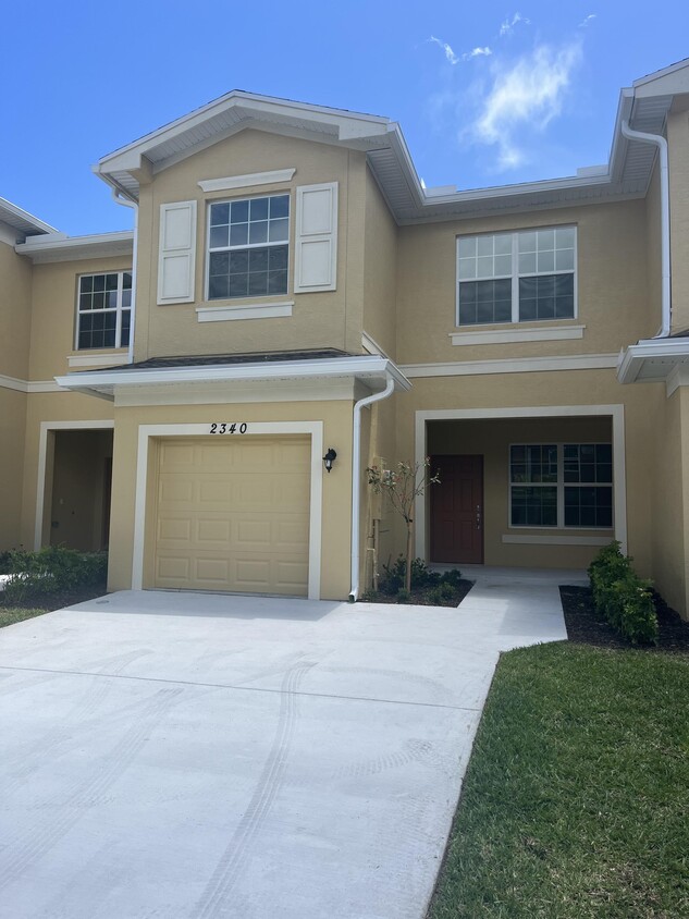 2340 NW Treviso Cir, Port Saint Lucie, FL 34986 - Townhome Rentals in ...