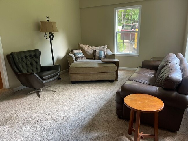 Foto del edificio - 3 bedroom 2 bath house