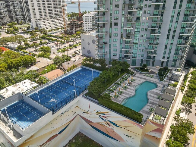 Foto del edificio - 501 NE 31st St
