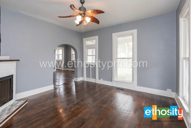 Building Photo - 1701 Woodlawn Ave, Indianapolis, IN 46203