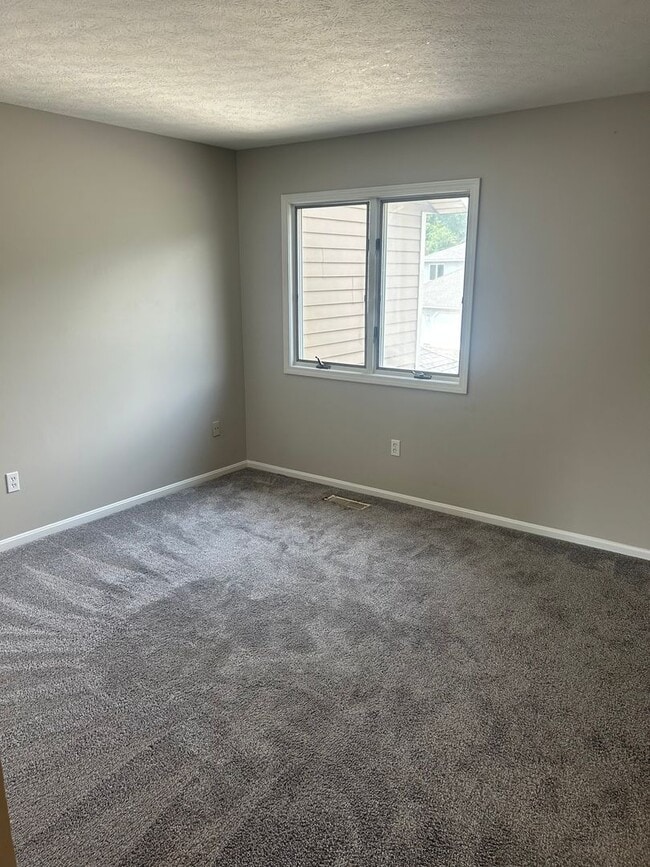 Building Photo - 2 Bedroom  2 1/2 Bath Condo