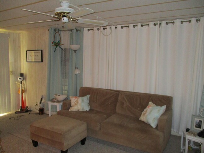 Foto del edificio - 7915 SE Independence Ave