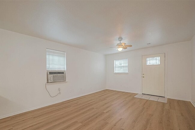 Building Photo - 2051 Santa Rosa St