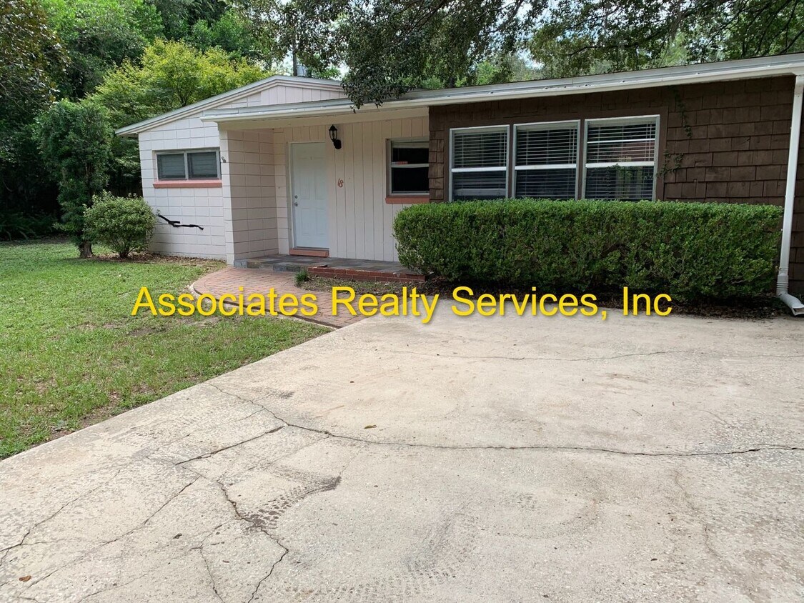 Foto principal - 3 Bedroom, 1 1/2 bath house available in A...