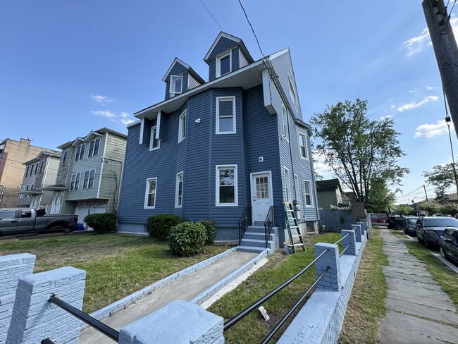 Building Photo - 1160 Mary St