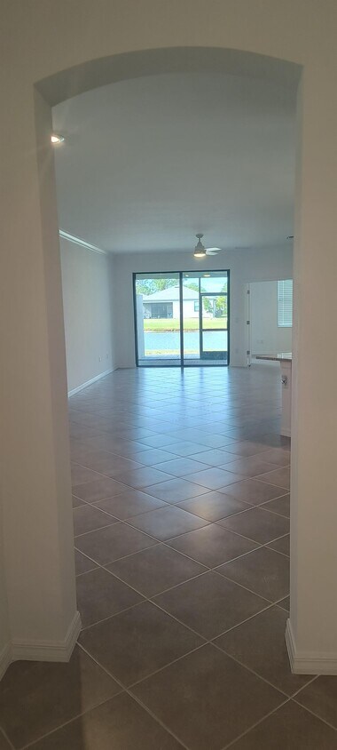 Primary Photo - 2065 Mackerel St