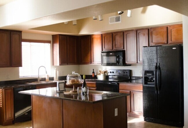 Building Photo - 2401 E Rio Salado Pkwy
