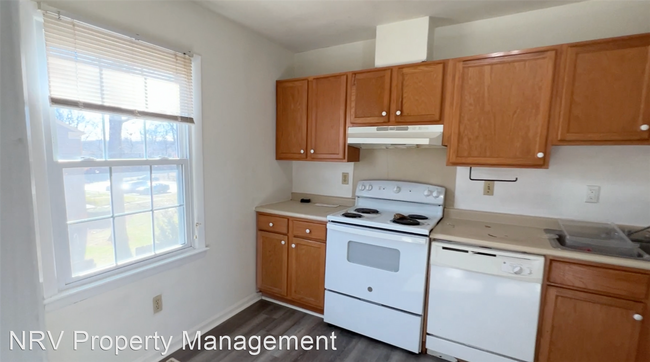 Foto del edificio - 4 br, 2.5 bath House - 103 Canterbury Court