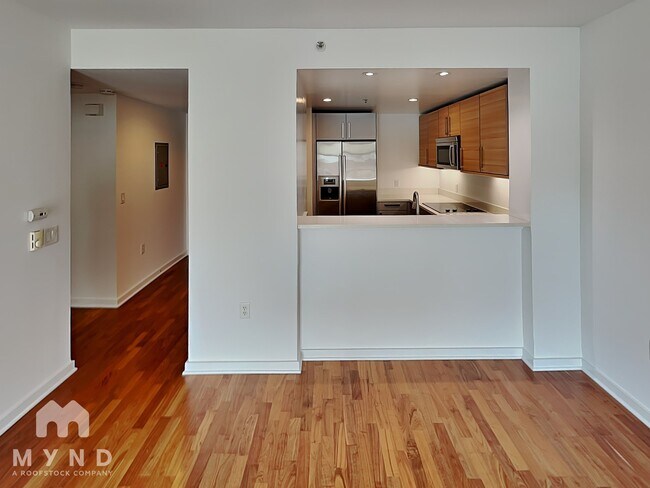 Building Photo - 555 4th St
