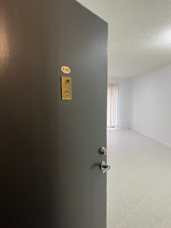 Building Photo - 3111 Oakland Shores Dr