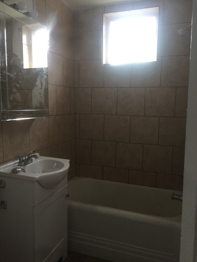 Foto del edificio - Downtown 1st Floor 1 Bedroom Coming Soon!