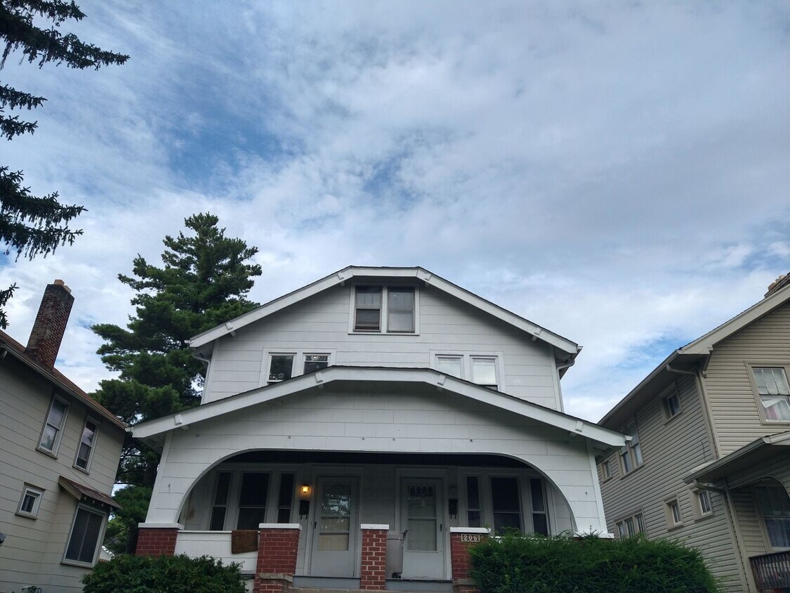 Foto principal - 206-208 N Harris Ave