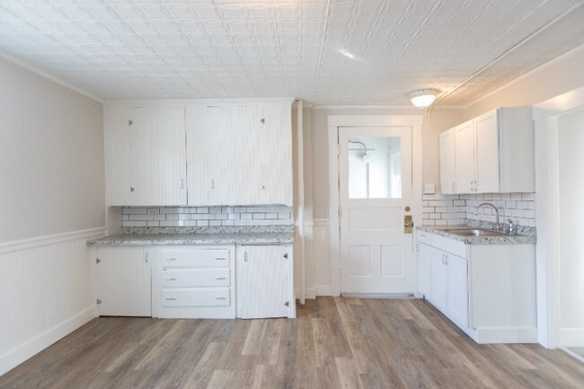 Building Photo - 150 Main St