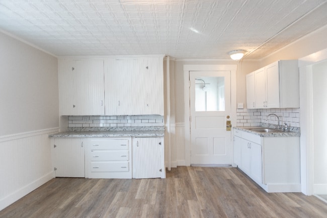 Building Photo - 150 Main St