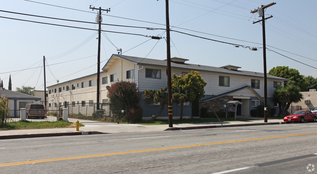 Primary Photo - Tyler Ave Apartments