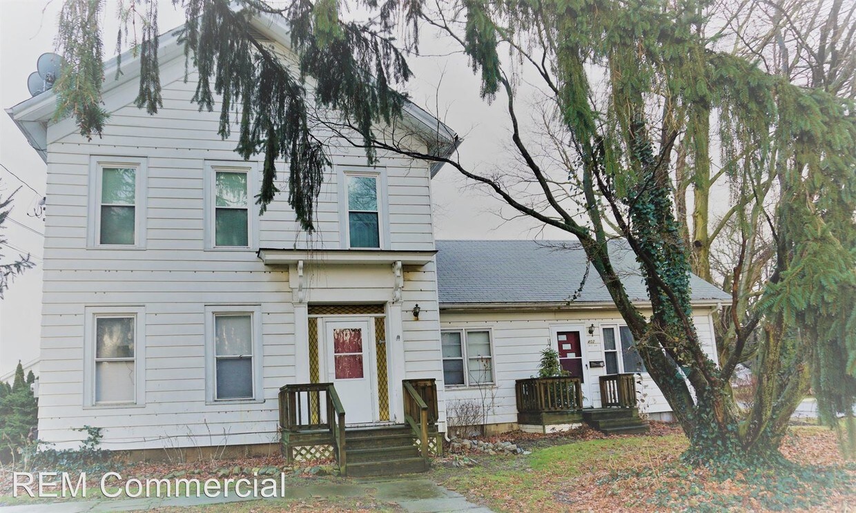 Primary Photo - 402 E Main St