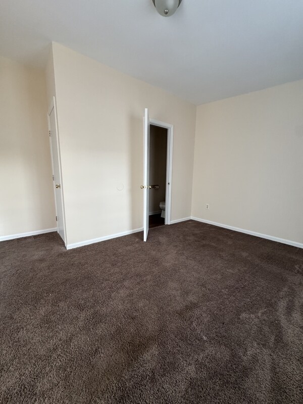 Foto del edificio - 1323 E 10th St