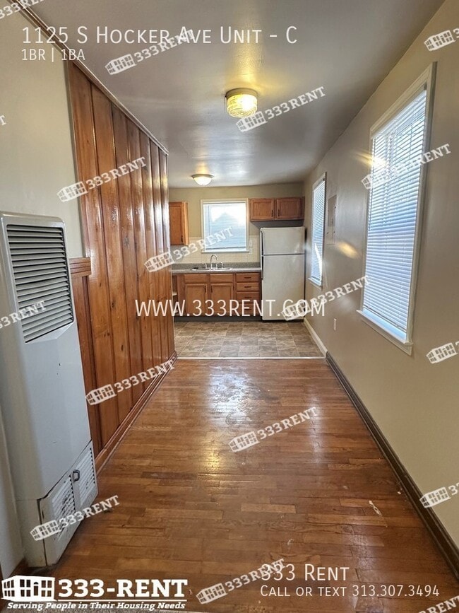 Building Photo - 1125 S Hocker Ave