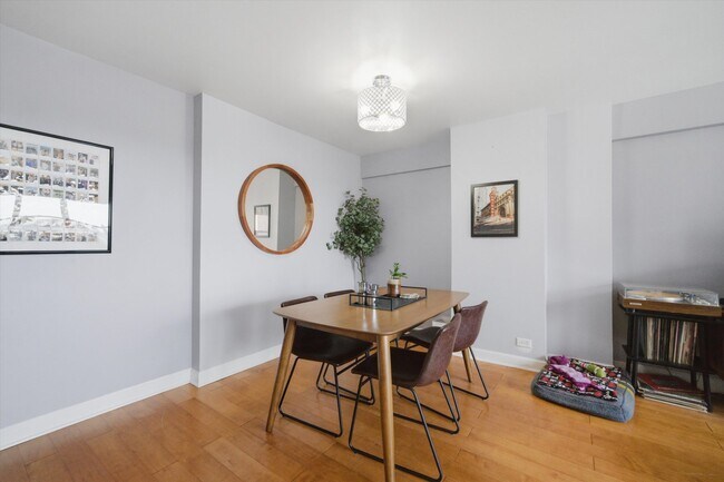 Foto del edificio - 2909 N Sheridan Rd