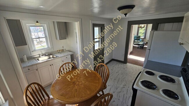 Foto del edificio - Beautiful 2 Semi Detached Home in Dallastown School District