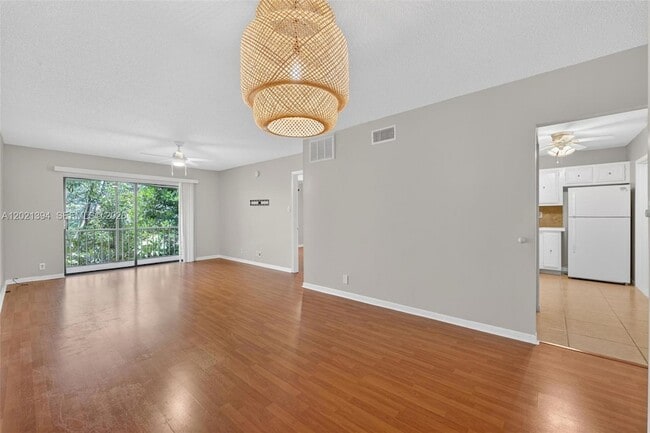 Building Photo - 3119 Oakland Shores Dr