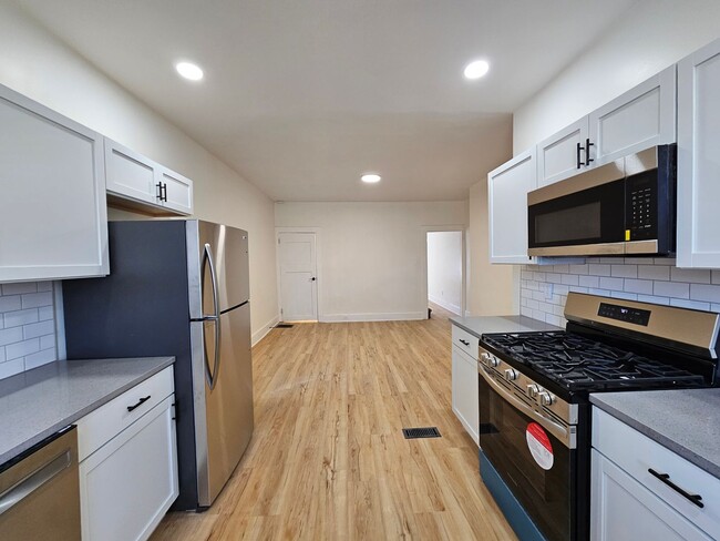 Foto del edificio - Fully Rehabbed 2 bedroom Townhome for Rent !