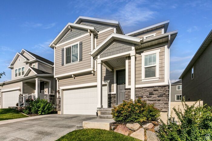 Foto principal - Awesome upgraded House w 2 car attached