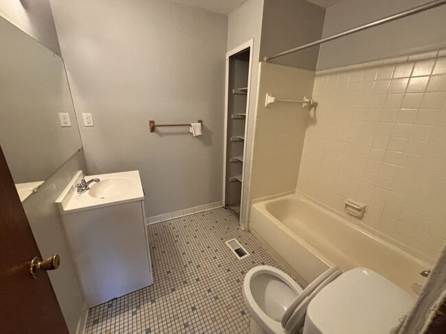 Building Photo - 4072 Agnes Ave