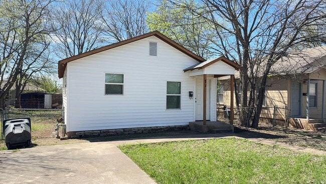 Building Photo - Remodeled 2-bedroom house! 1st Month Free!!