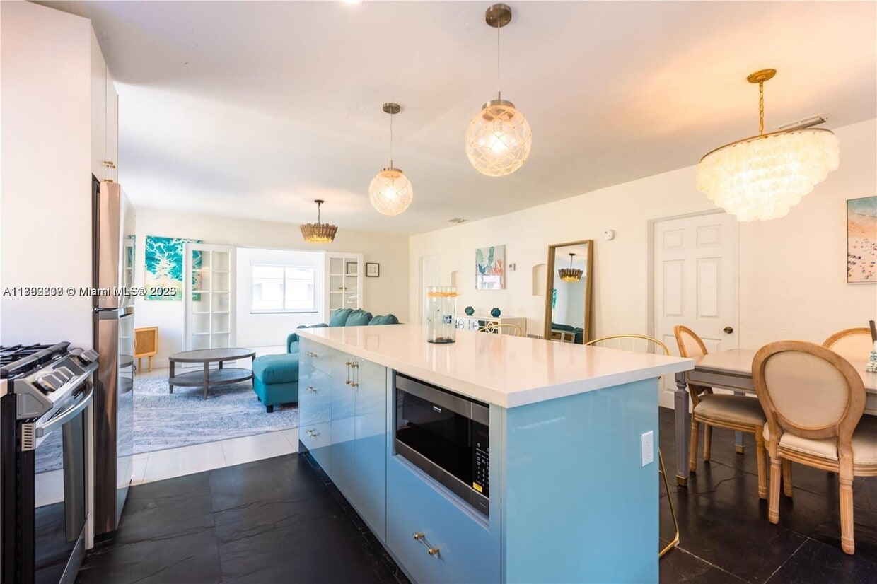 Foto principal - 426 NE 26th St