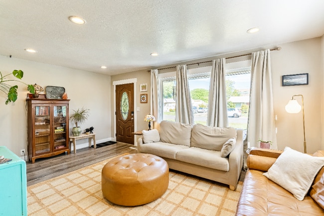 Photo - 1435 Nanette Dr House