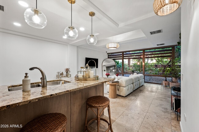 Foto del edificio - 7151 E Rancho Vista Dr