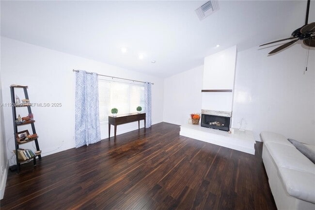 Foto del edificio - 13331 NW 10th St