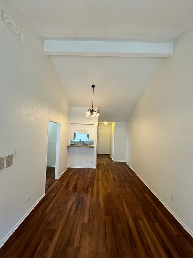 Foto del edificio - 1218 Long Beach Blvd
