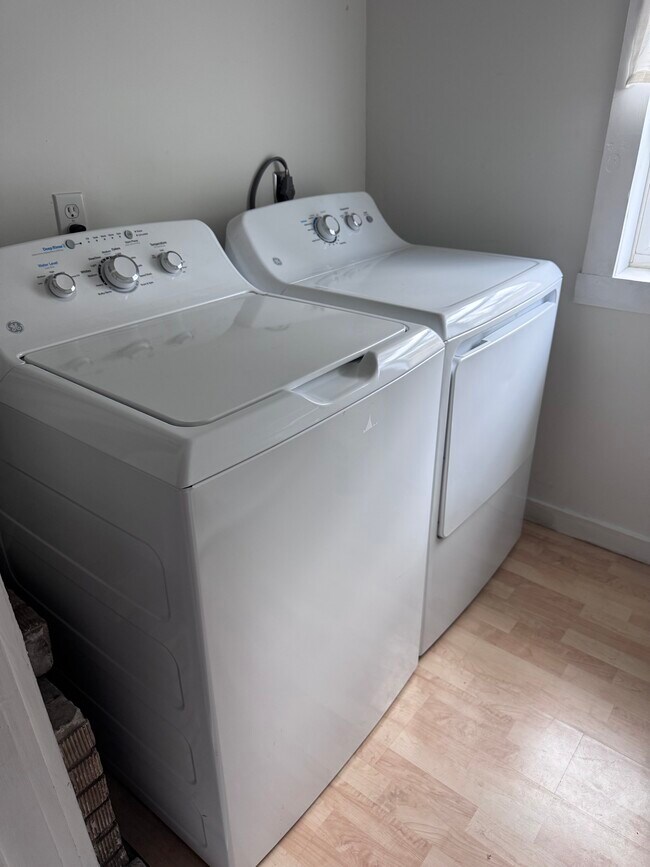 Building Photo - 1220 Waugh Dr