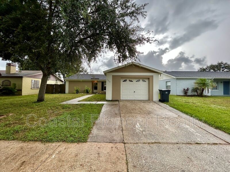 Photo - 1042 Axlewood Cir