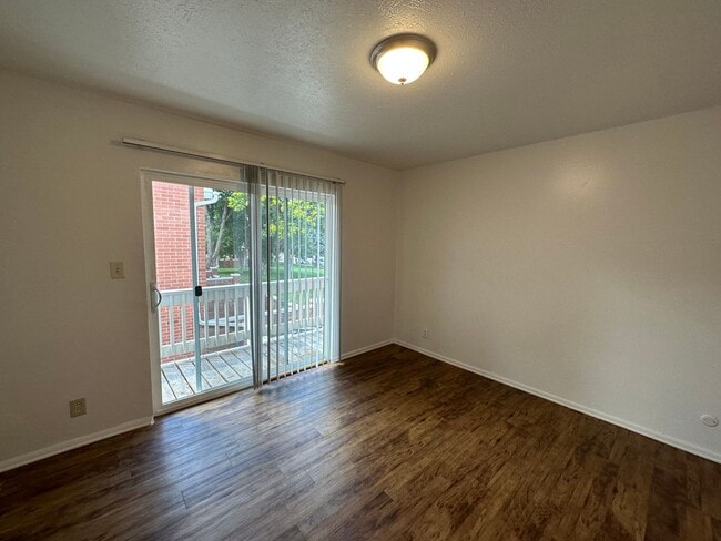 Interior Photo - Laguna Gardens