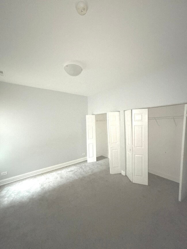 Building Photo - 5837 S Calumet Ave