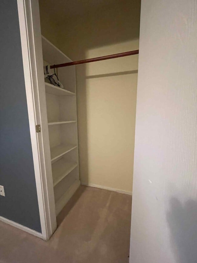 Building Photo - 447 El Toro Ln