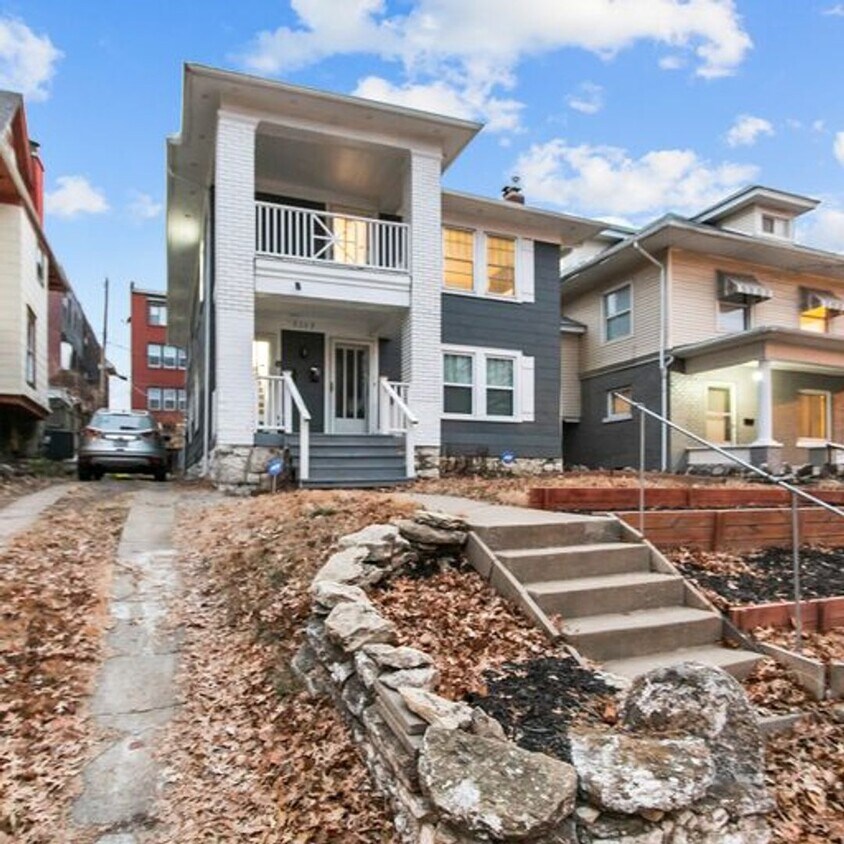 Foto principal - 3202 Central St