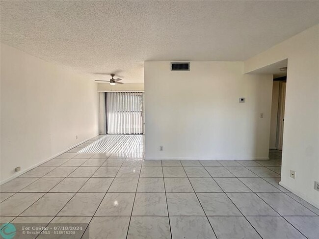Building Photo - 4263 Oak Terrace Dr