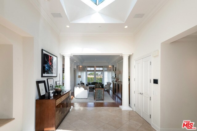 Building Photo - 9329 Nightingale Dr