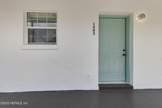 Building Photo - 1403 Palm Ave