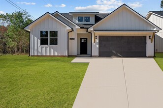 Building Photo - 28407 Champion Oaks Dr