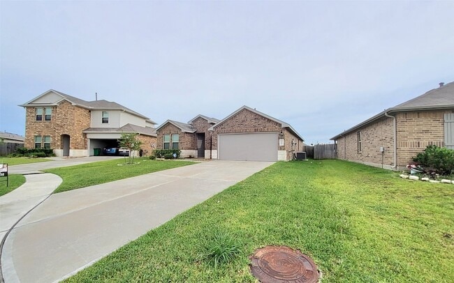 Building Photo - 22607 Castello Lakes Dr